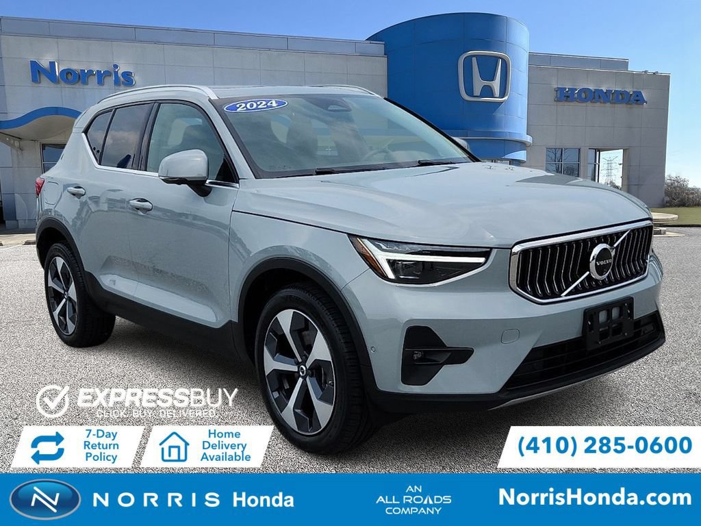 Used 2024 Volvo XC40 B5 Plus w/ Climate Package