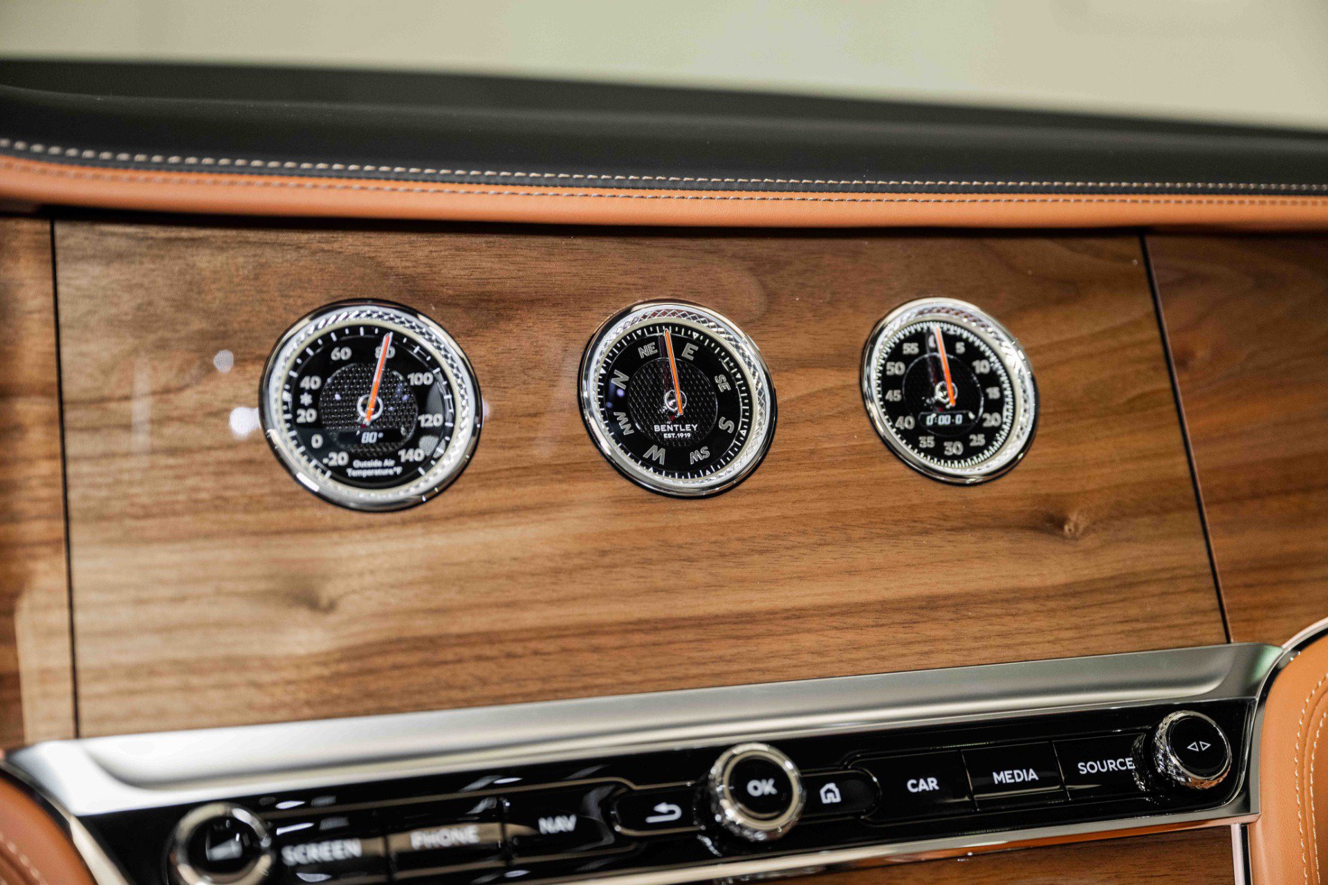 Certified 2024 Bentley Continental GT V8 AWD/4WD image 29
