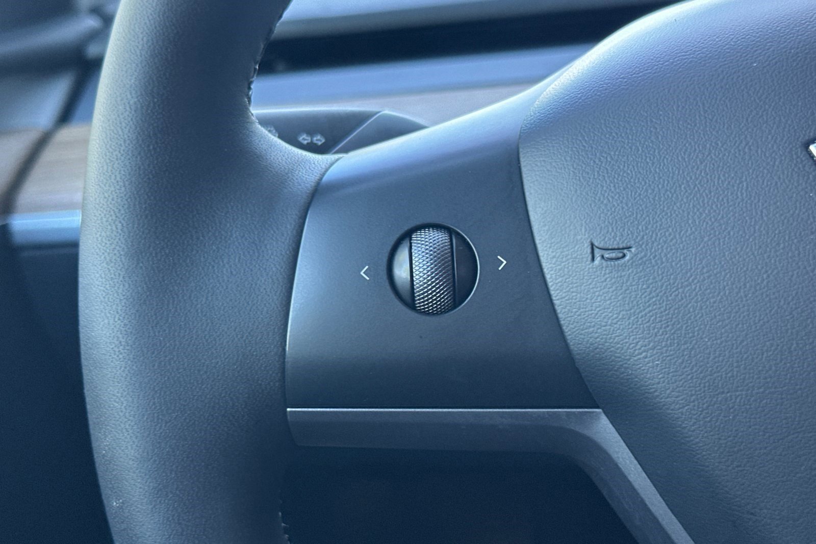 Used 2023 Tesla Model Y Long Range image 30