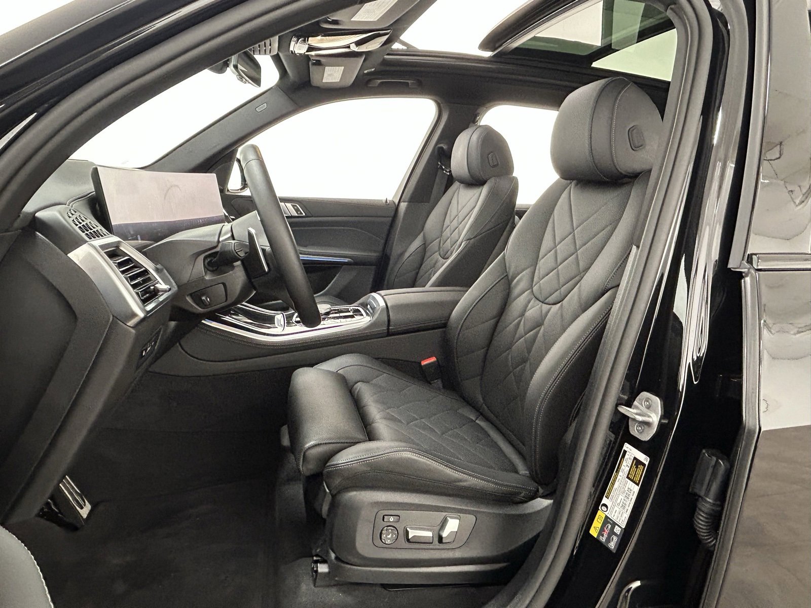 Used 2025 BMW X5 xDrive50e w/ M Sport Package image 28