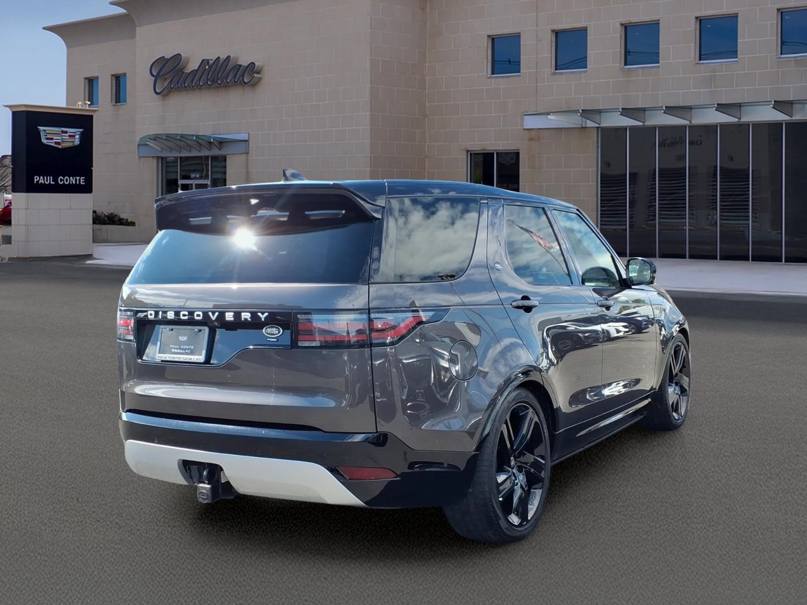 Used 2023 Land Rover Discovery Metropolitan Edition AWD/4WD image 5