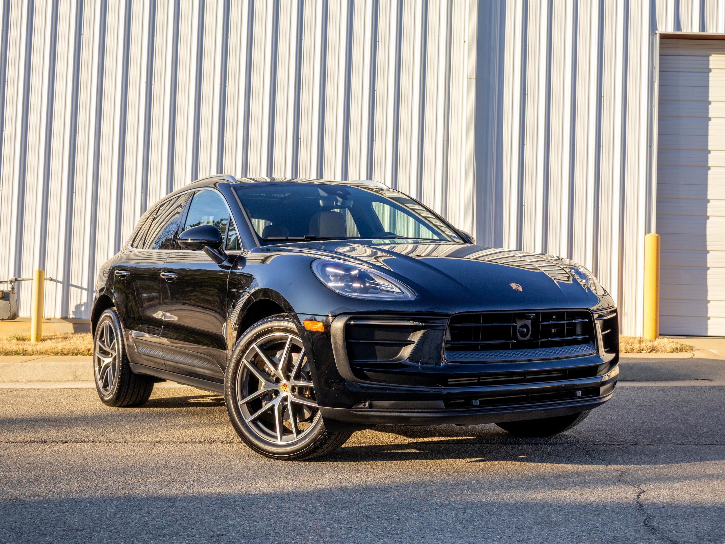 Certified 2025 Porsche Macan AWD/4WD image 9