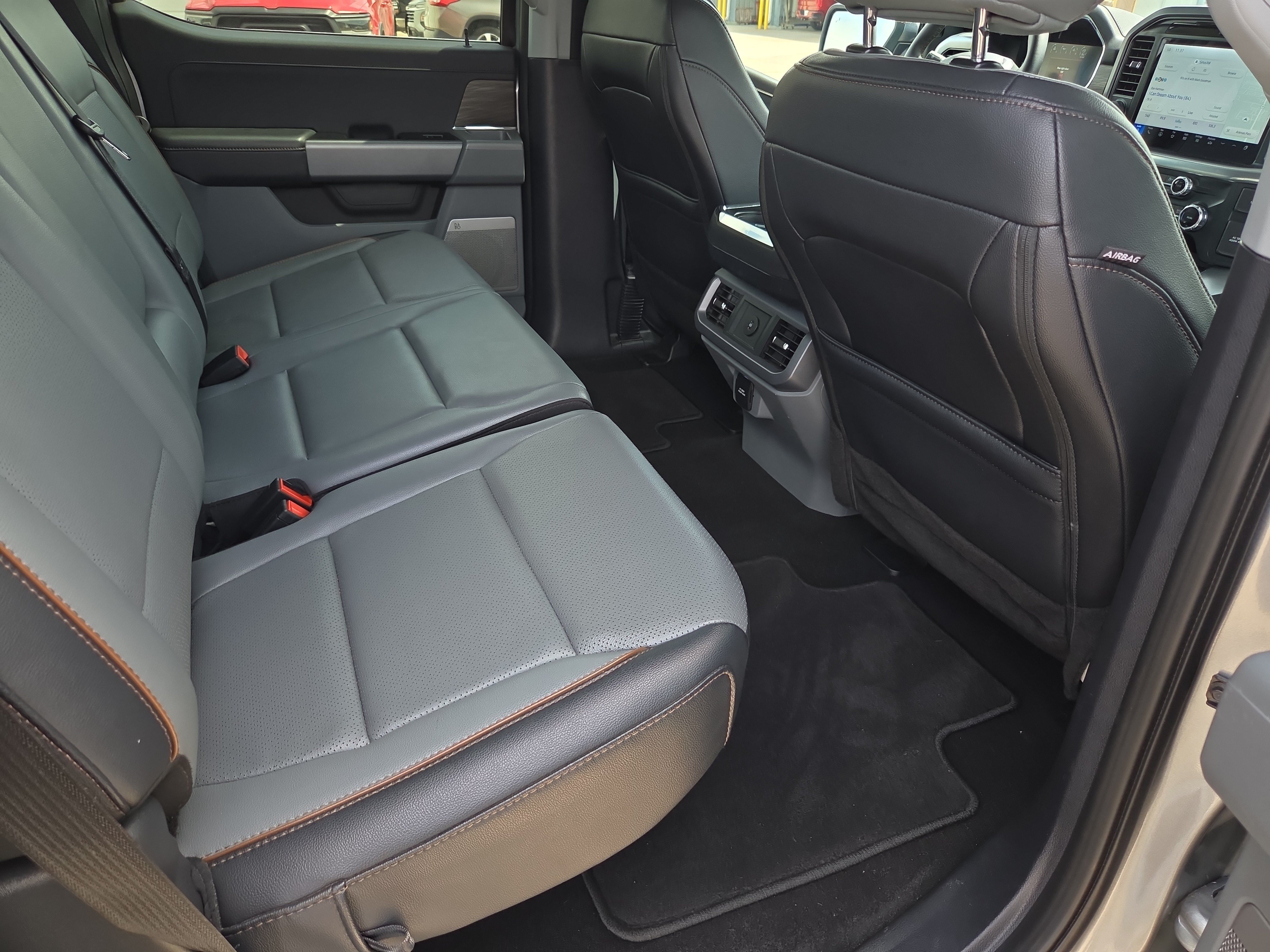 Used 2025 Ford F150 Lariat AWD/4WD image 11