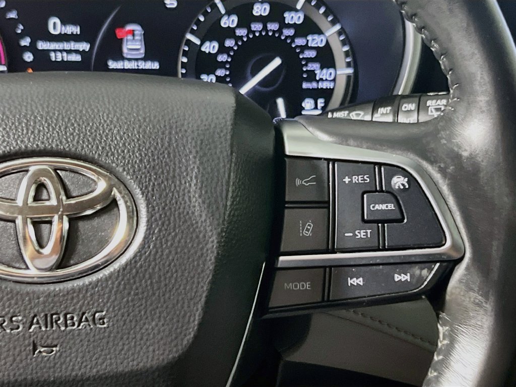 Used 2021 Toyota Highlander XLE FWD image 17