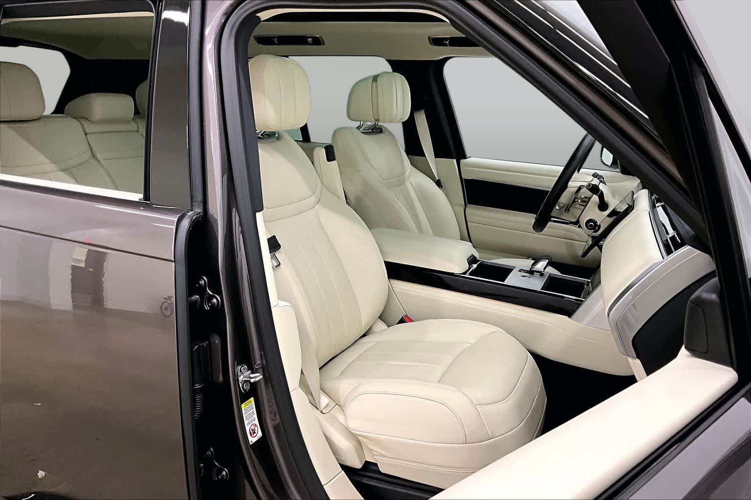 Used 2025 Land Rover Range Rover SE AWD/4WD image 9