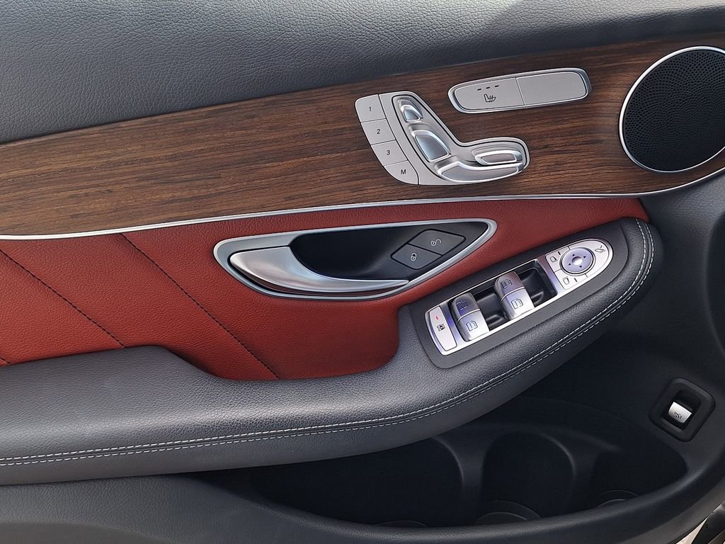 Used 2022 Mercedes-Benz GLC 300 4MATIC image 9