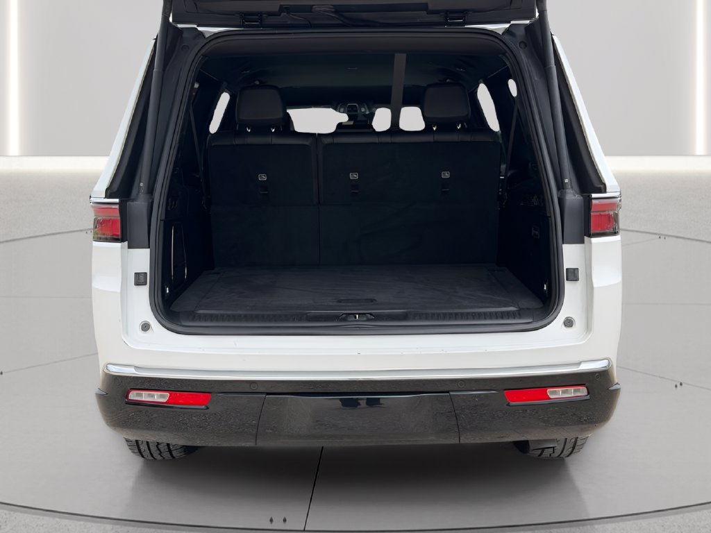 Used 2024 Jeep Wagoneer L Series II RWD image 7