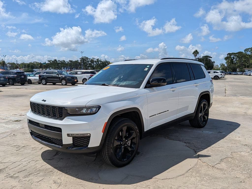 Used 2025 Jeep Grand Cherokee L Limited w/ Black Appearance Package RWD image 4