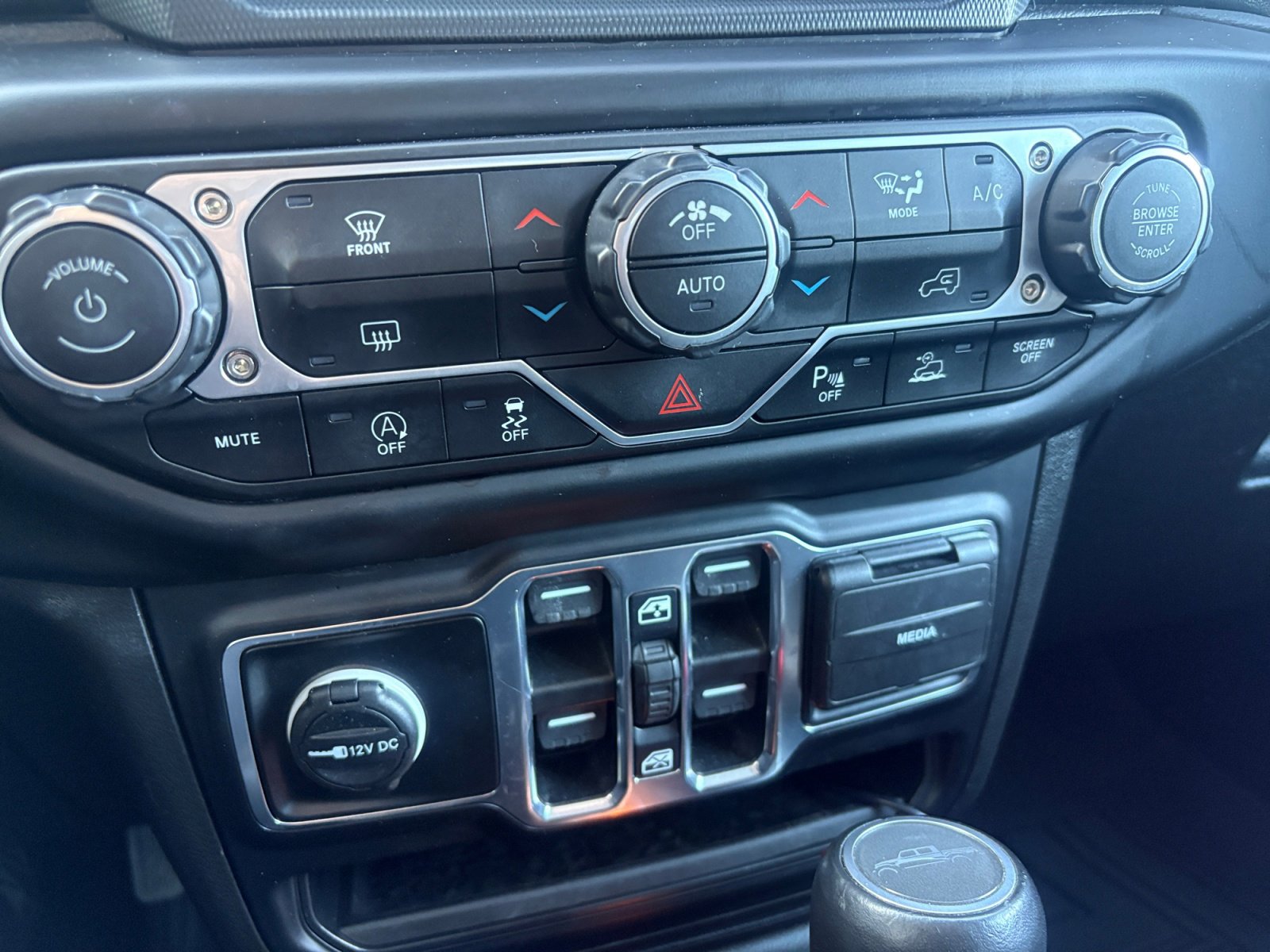 Used 2023 Jeep Gladiator Overland image 23