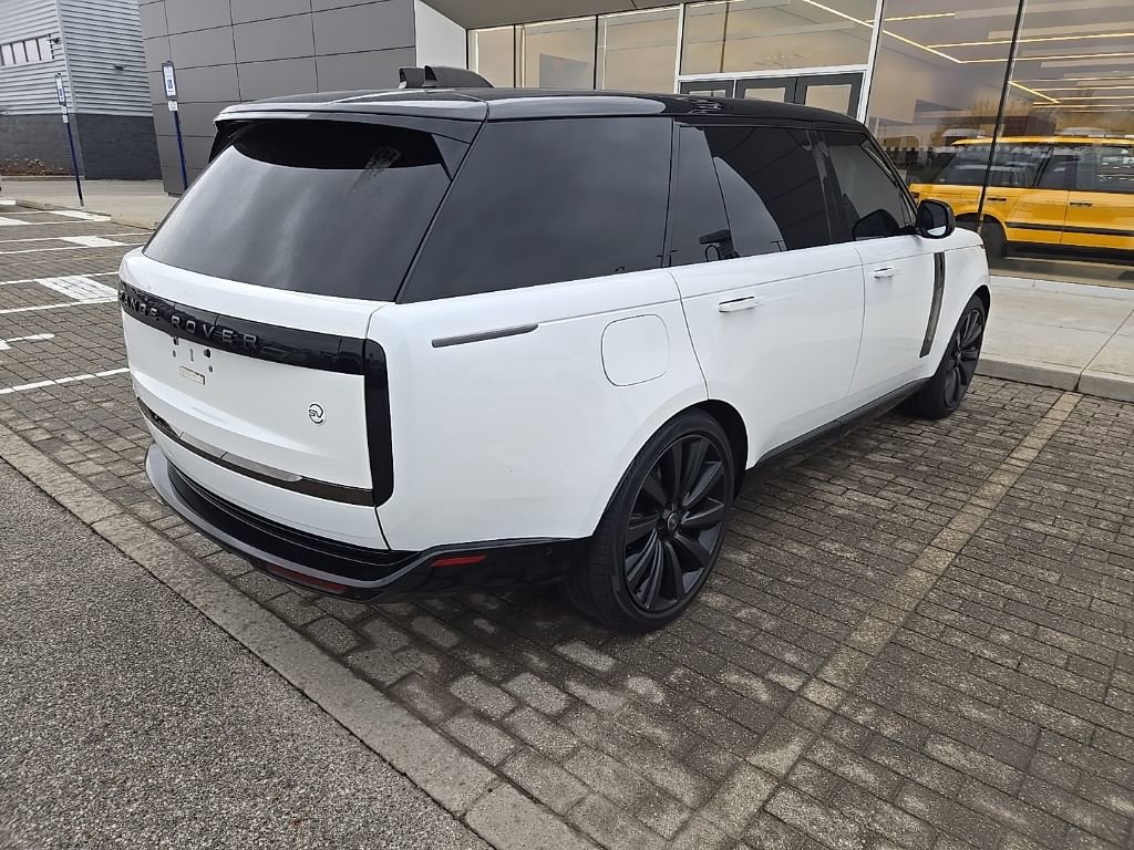 Used 2023 Land Rover Range Rover SV image 5