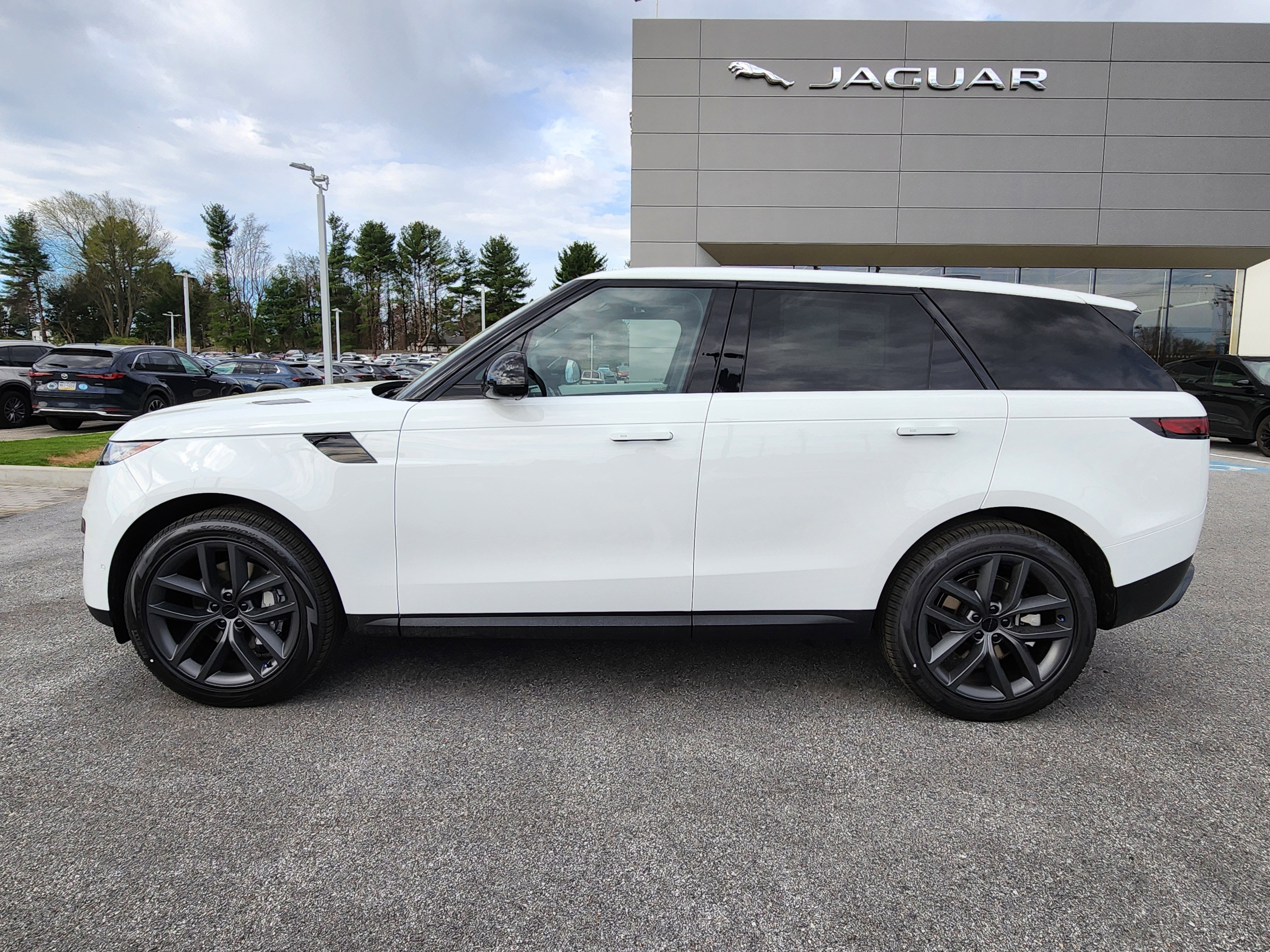 New 2026 Land Rover Range Rover Sport SE AWD/4WD image 5