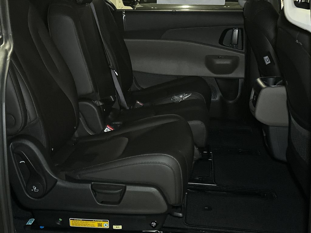 New 2026 Kia Carnival EX FWD image 12