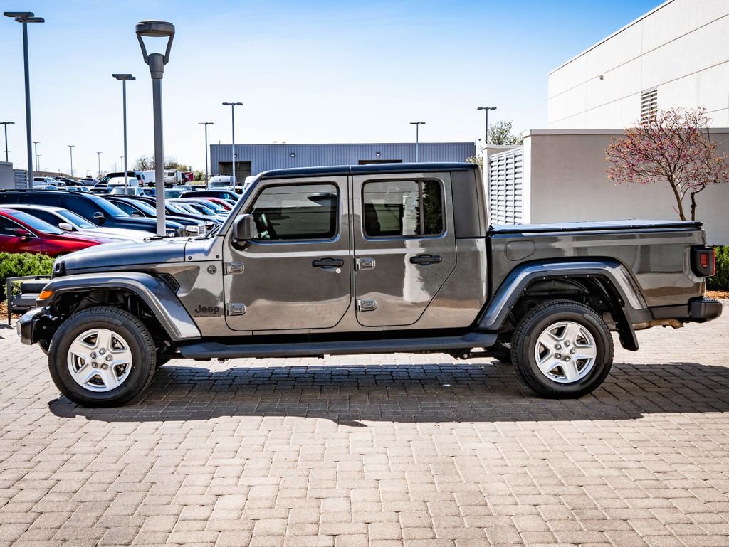 Used 2023 Jeep Gladiator Sport image 5