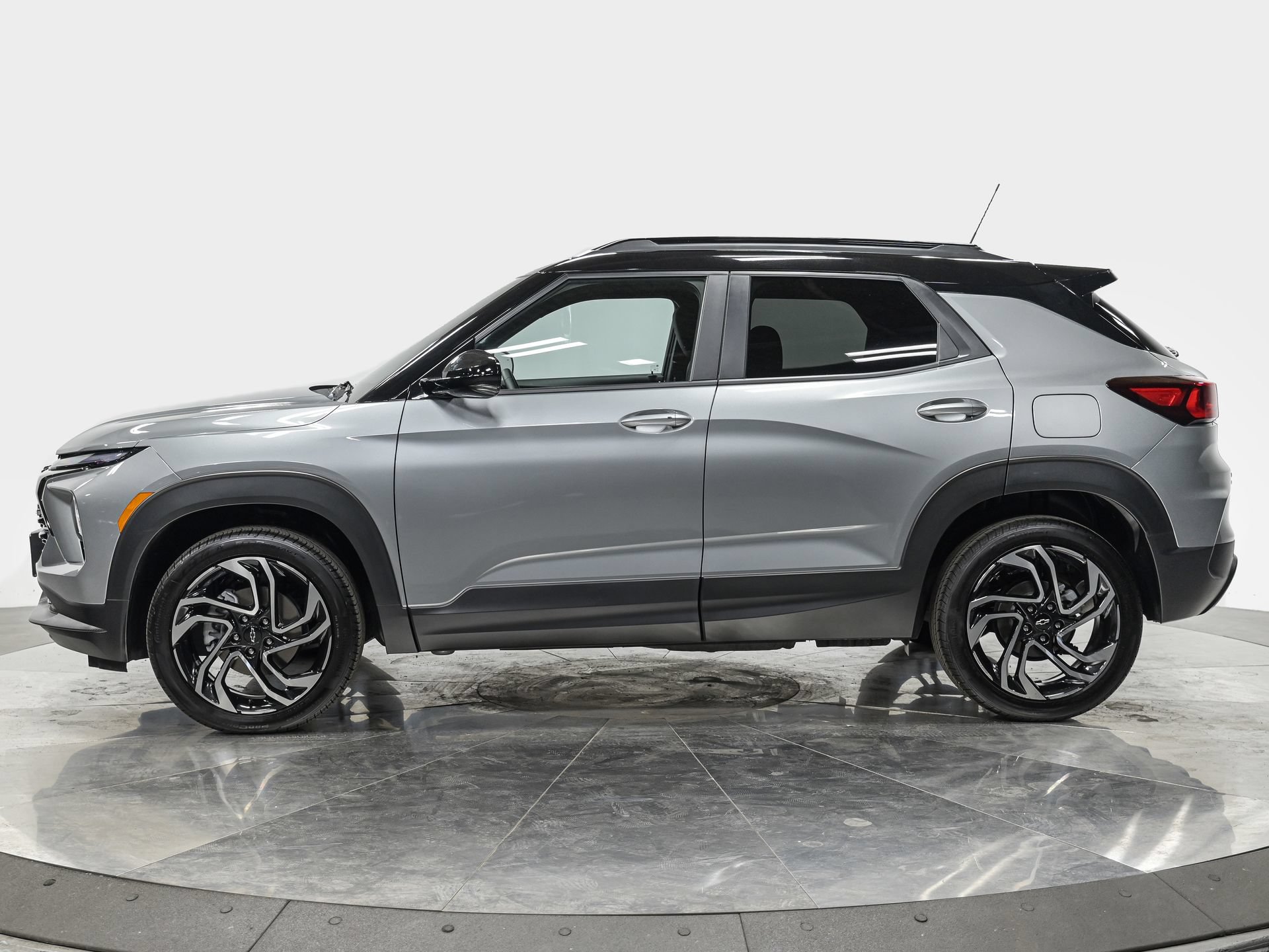 Used 2026 Chevrolet TrailBlazer RS AWD/4WD image 2