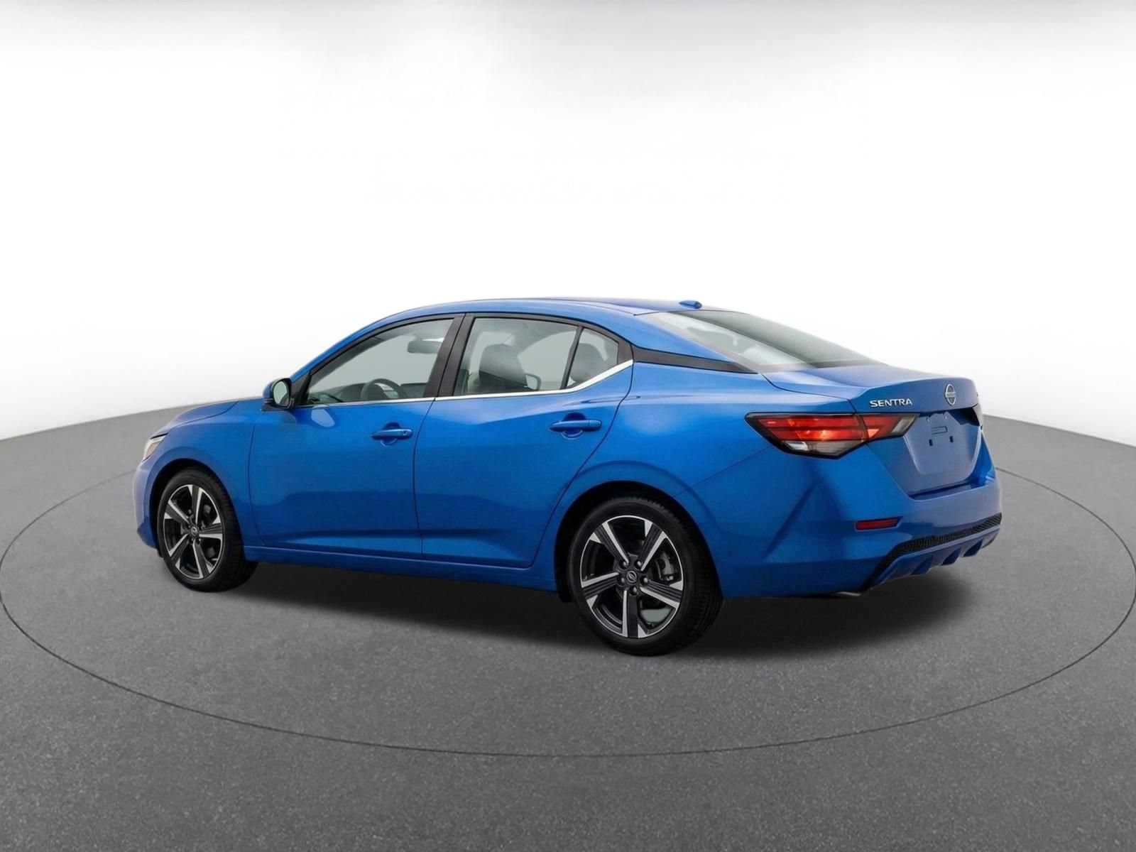 Used 2025 Nissan Sentra SV FWD image 5
