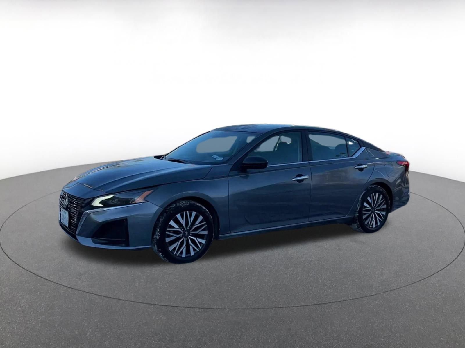 Used 2025 Nissan Altima 2.5 SV image 8