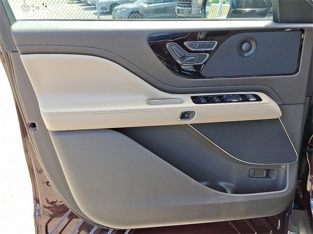 Used 2023 Lincoln Aviator Reserve w/ Elements Package Plus AWD/4WD image 12
