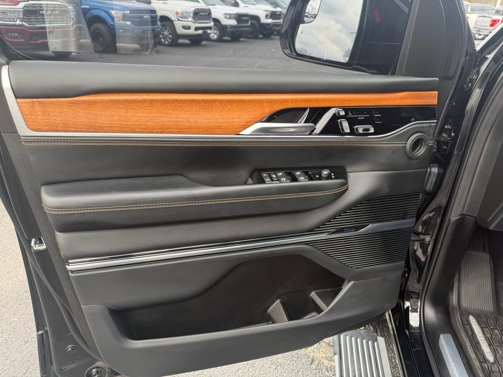 Used 2024 Jeep Grand Wagoneer Series III w/ Rear Seat Video Group 1 image 29