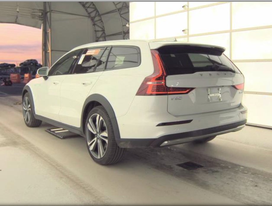 Certified 2025 Volvo V60 B5 Cross Country Plus image 2