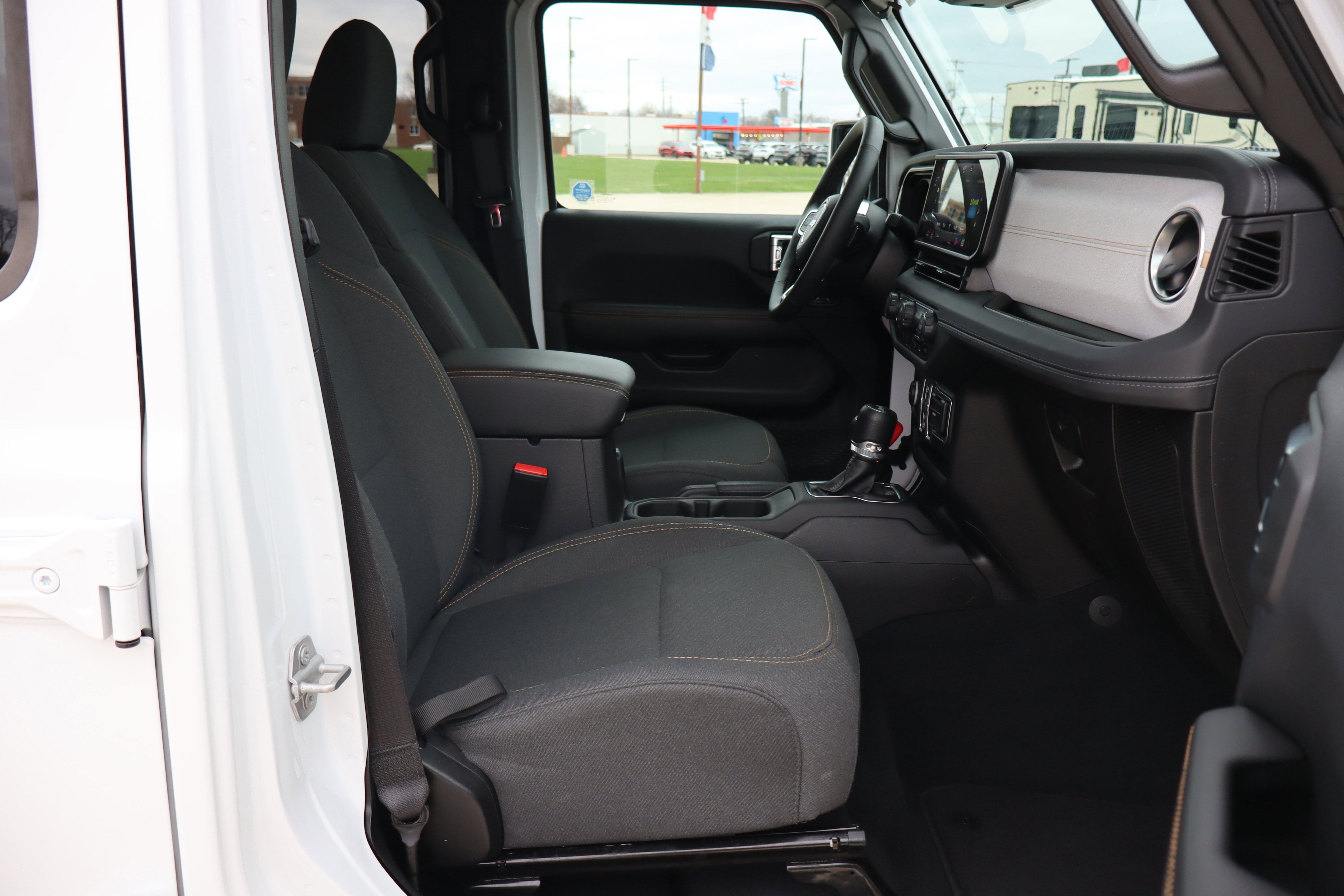 Used 2025 Jeep Wrangler Sahara w/ Safety Group image 12