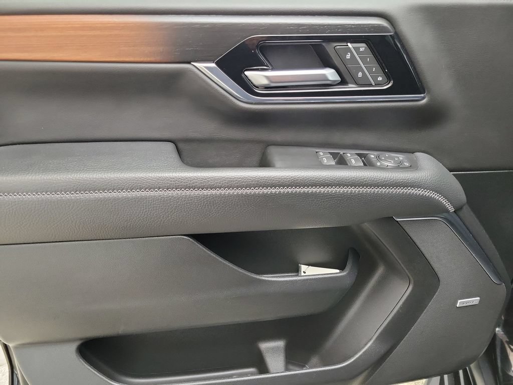 Certified 2025 GMC Yukon Denali AWD/4WD image 19