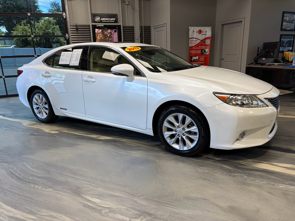 Used 2013 Lexus ES 300h w/ Luxury Pkg FWD image 30