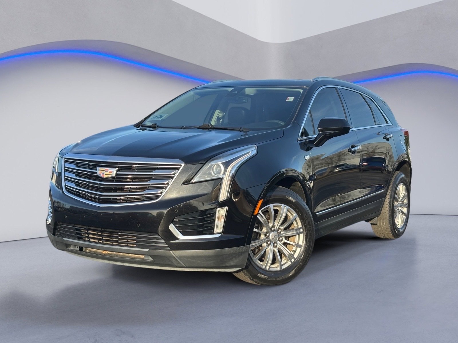 Used 2017 Cadillac XT5 Luxury w/ Driver Awareness Package image 2