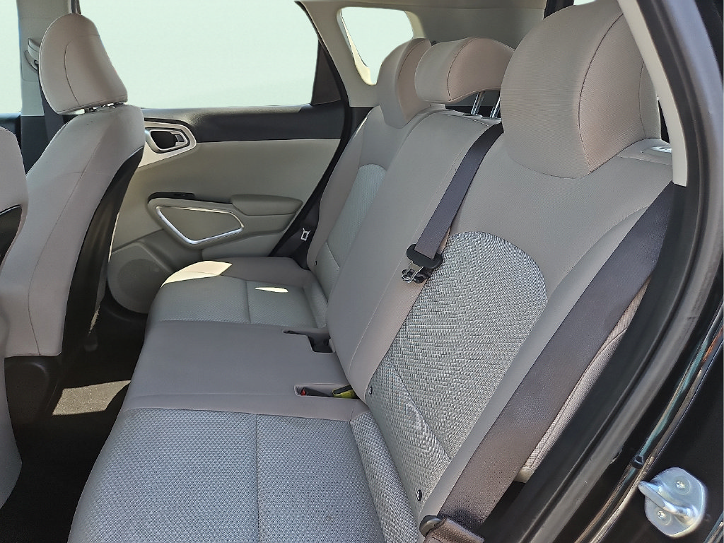 Used 2023 Kia Soul LX FWD image 11