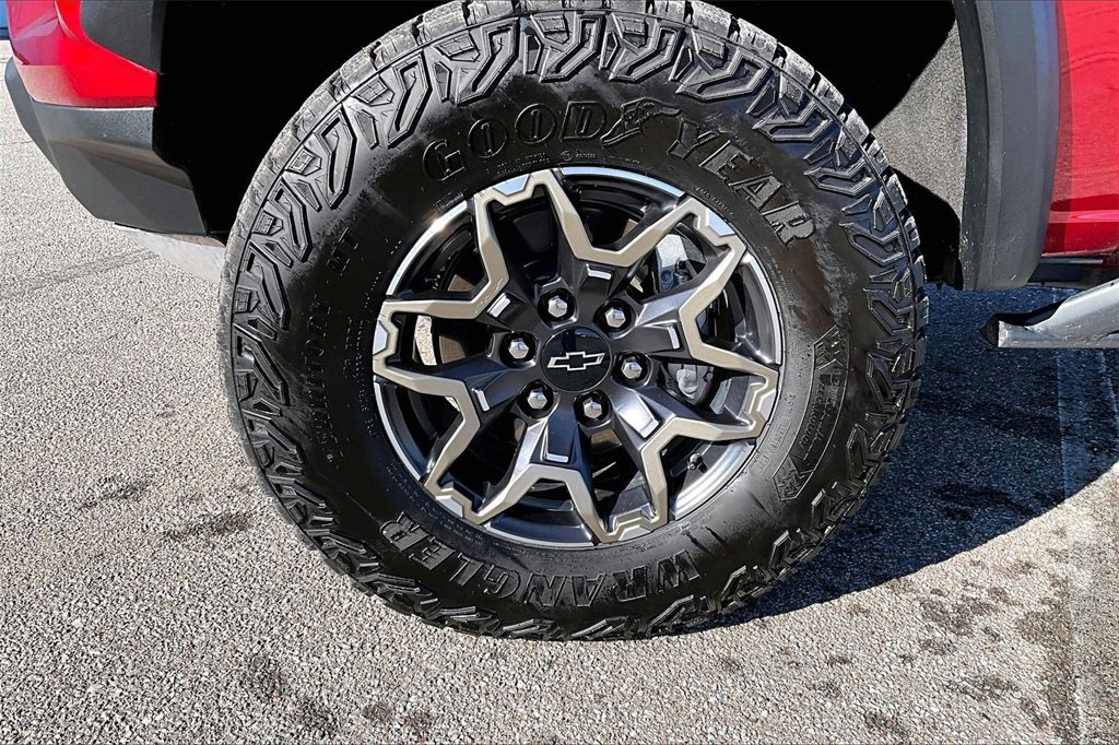 Used 2023 Chevrolet Colorado ZR2 w/ ZR2 Convenience Package III image 8