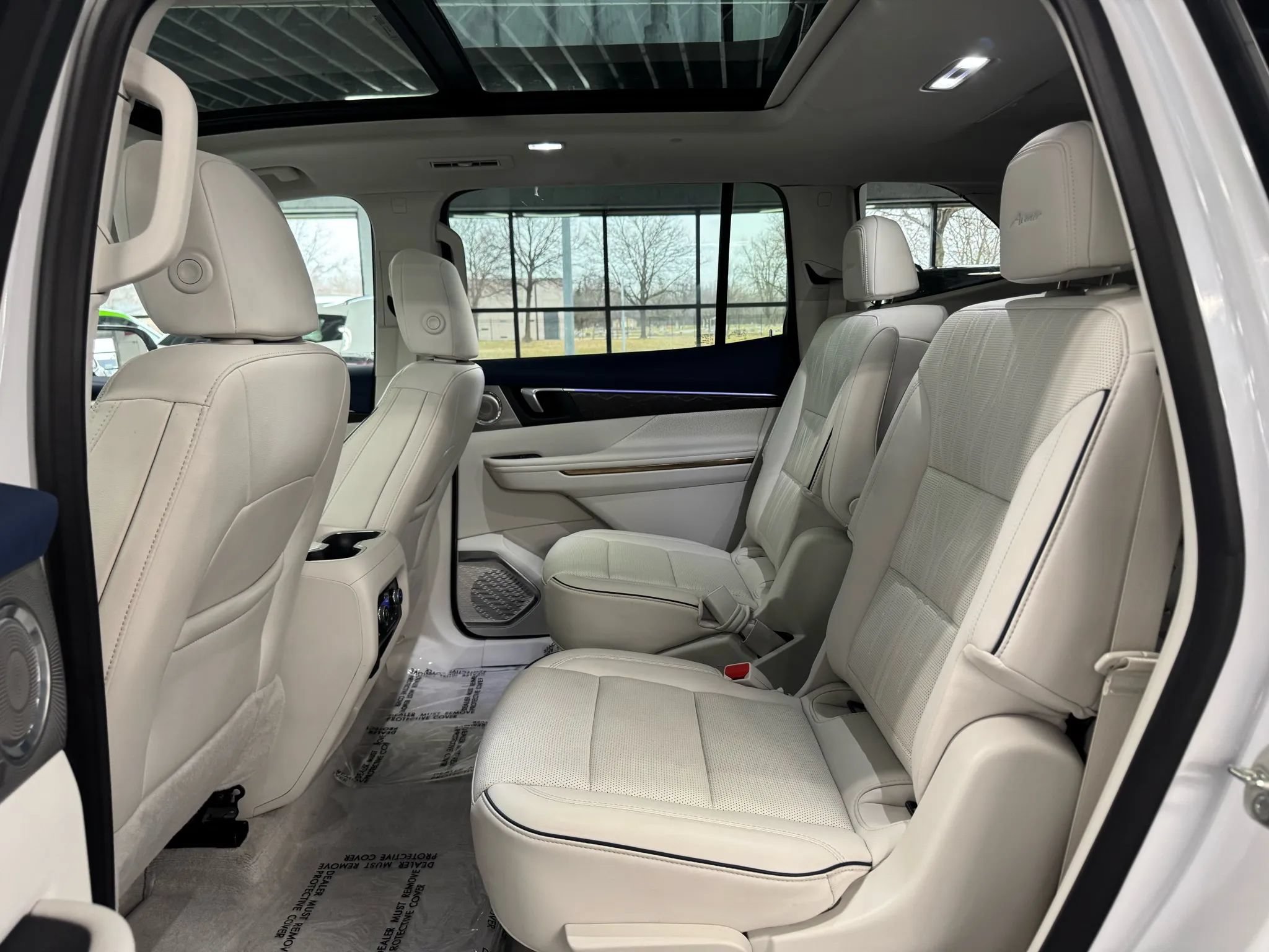 Used 2025 Buick Enclave Avenir w/ LPO, Floor Liner Package FWD image 22