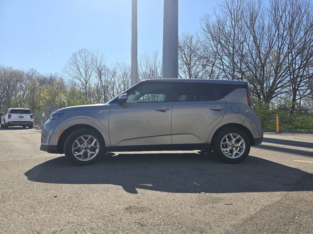 Used 2023 Kia Soul S FWD image 12