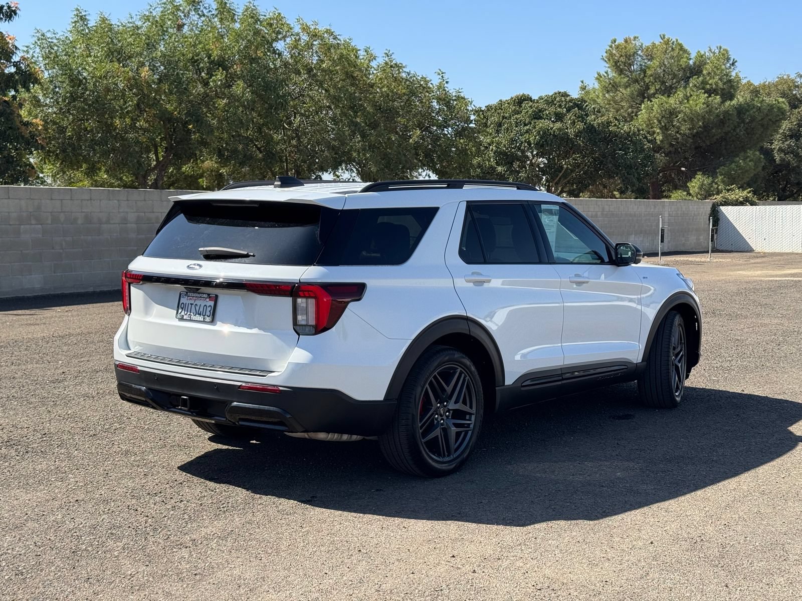 Used 2025 Ford Explorer ST-Line w/ Premium Package RWD image 3