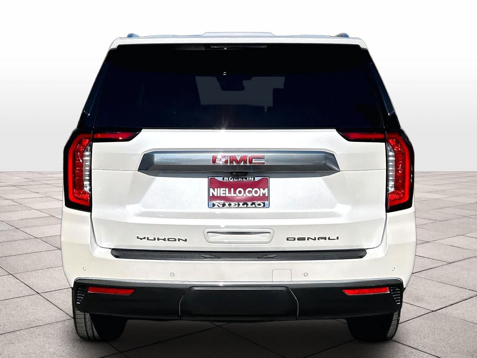 Used 2024 GMC Yukon Denali w/ Advanced Technology Package AWD/4WD image 5