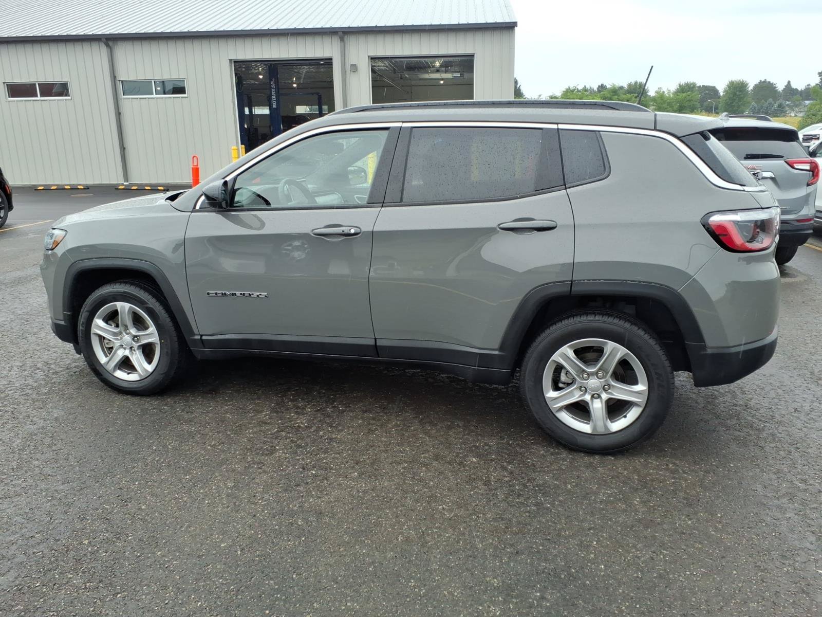 Used 2024 Jeep Compass Latitude AWD/4WD image 8