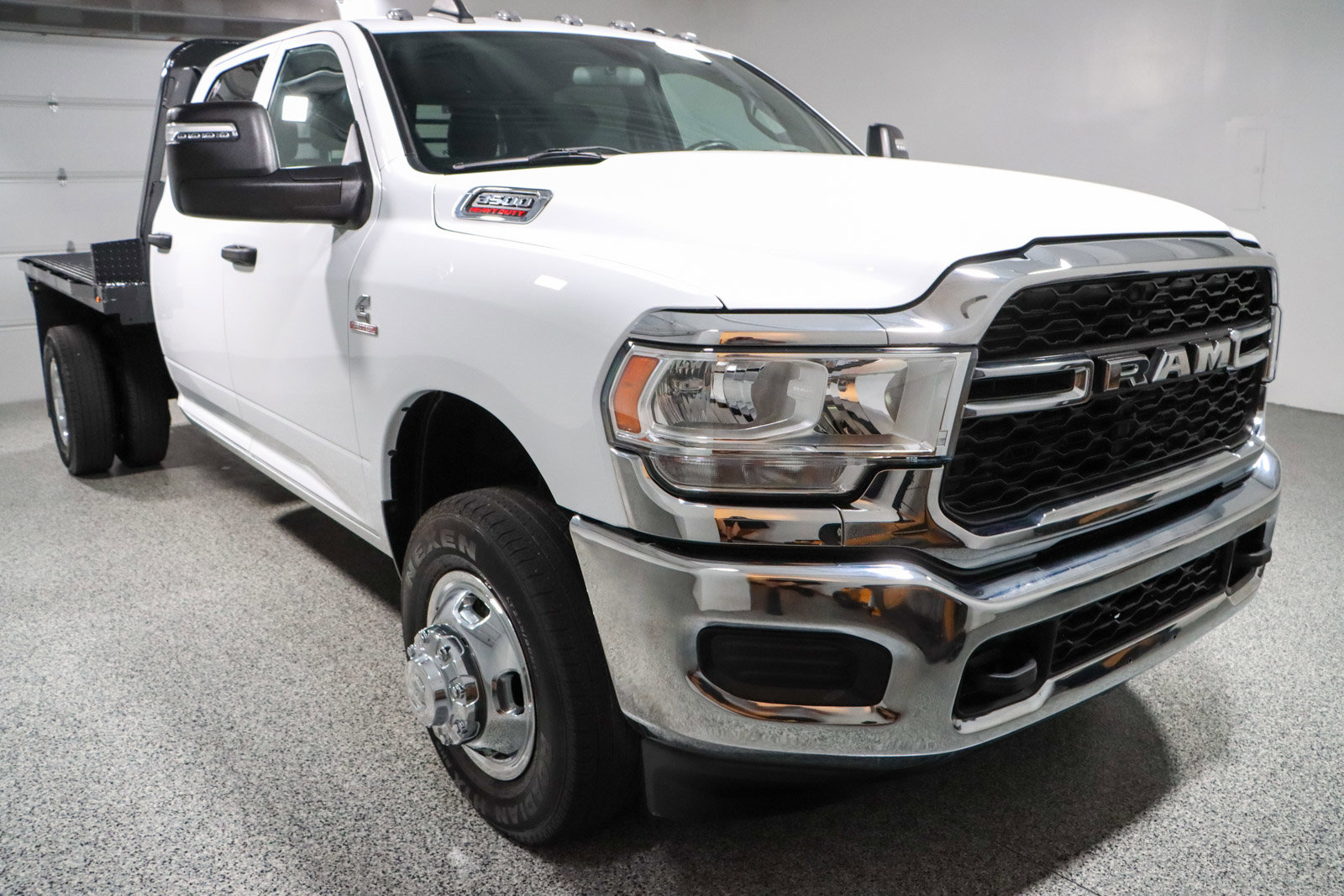 Used 2024 RAM 3500 Tradesman w/ Chrome Appearance Group image 6