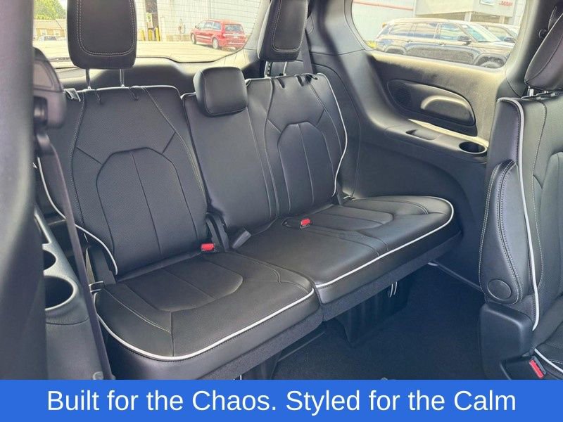 New 2026 Chrysler Pacifica Limited w/ S Appearance Package image 6