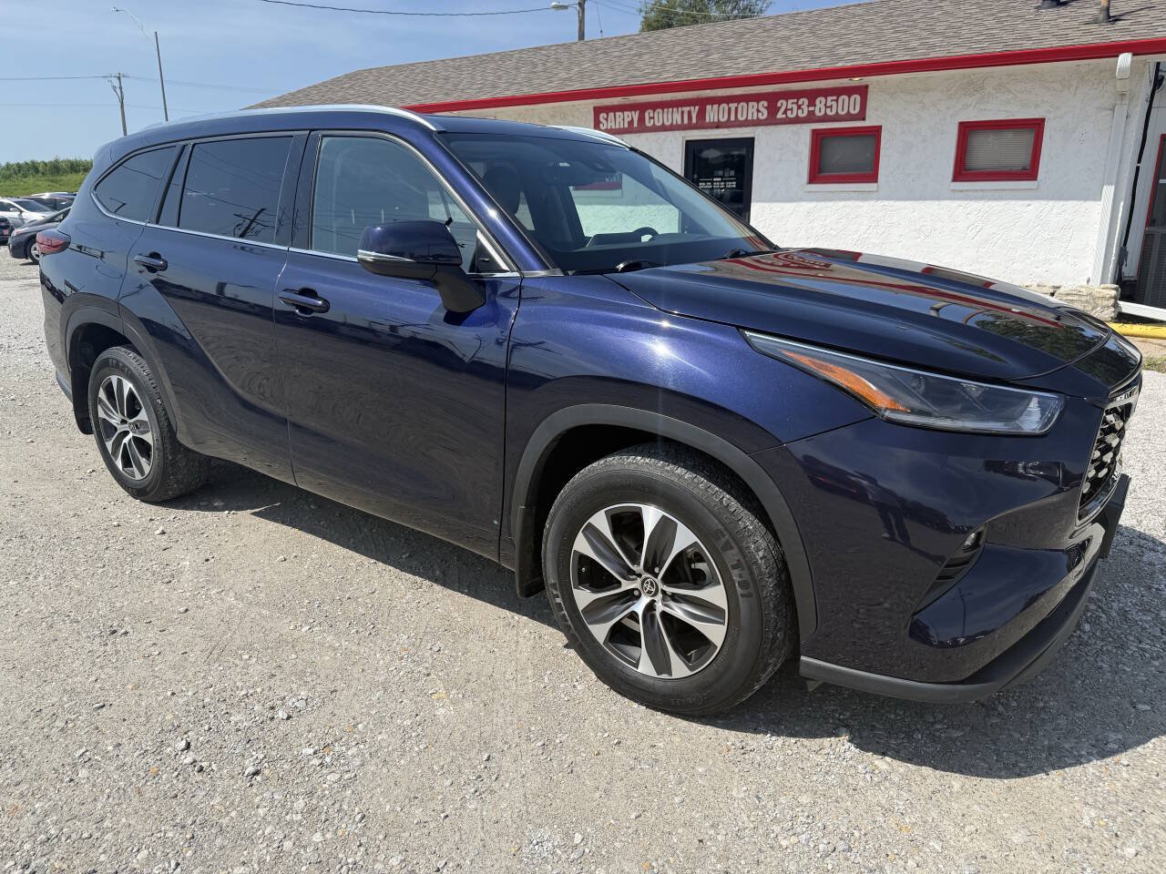 Used 2021 Toyota Highlander XLE AWD/4WD video 1