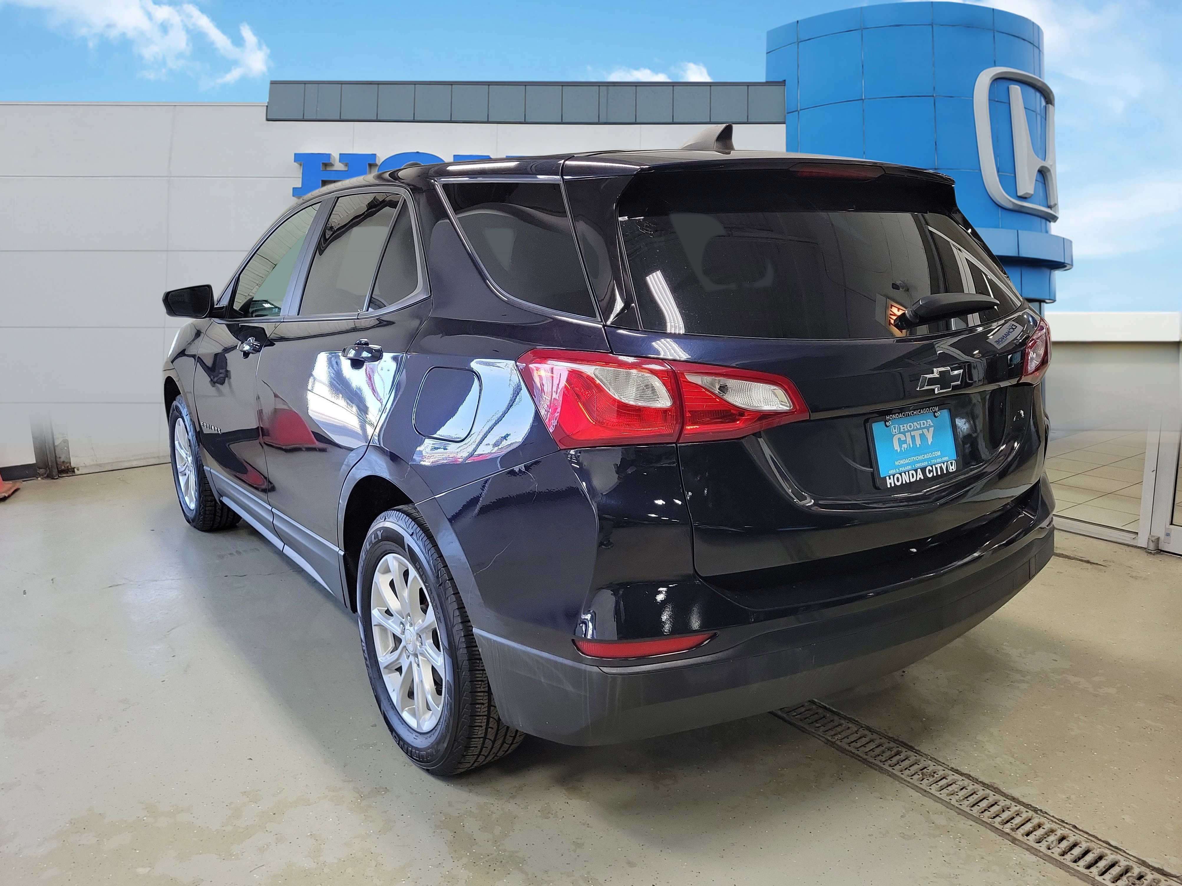Used 2021 Chevrolet Equinox LS w/ LS Convenience Package image 4