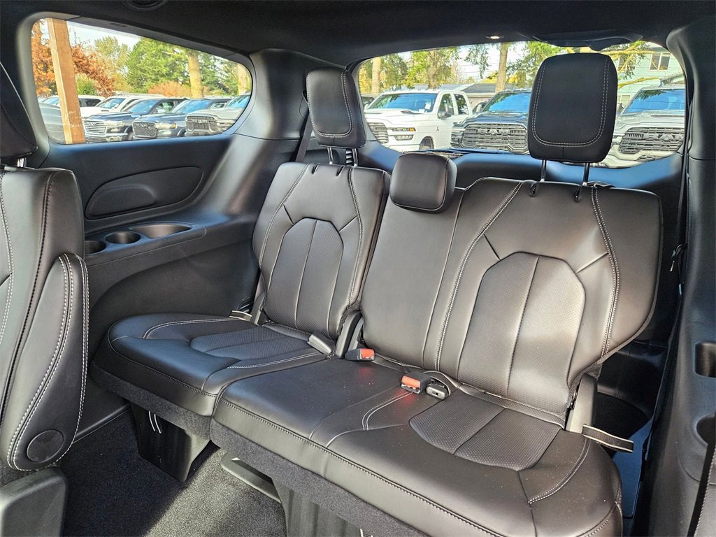 New 2026 Chrysler Pacifica Select image 15