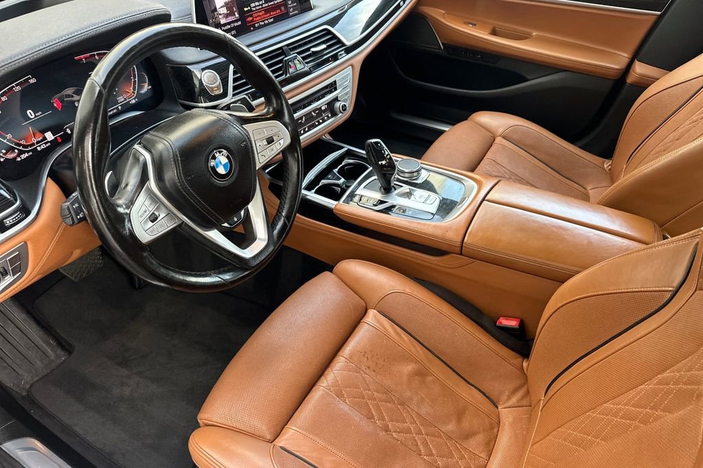 Used 2020 BMW 740i w/ Premium Package image 9