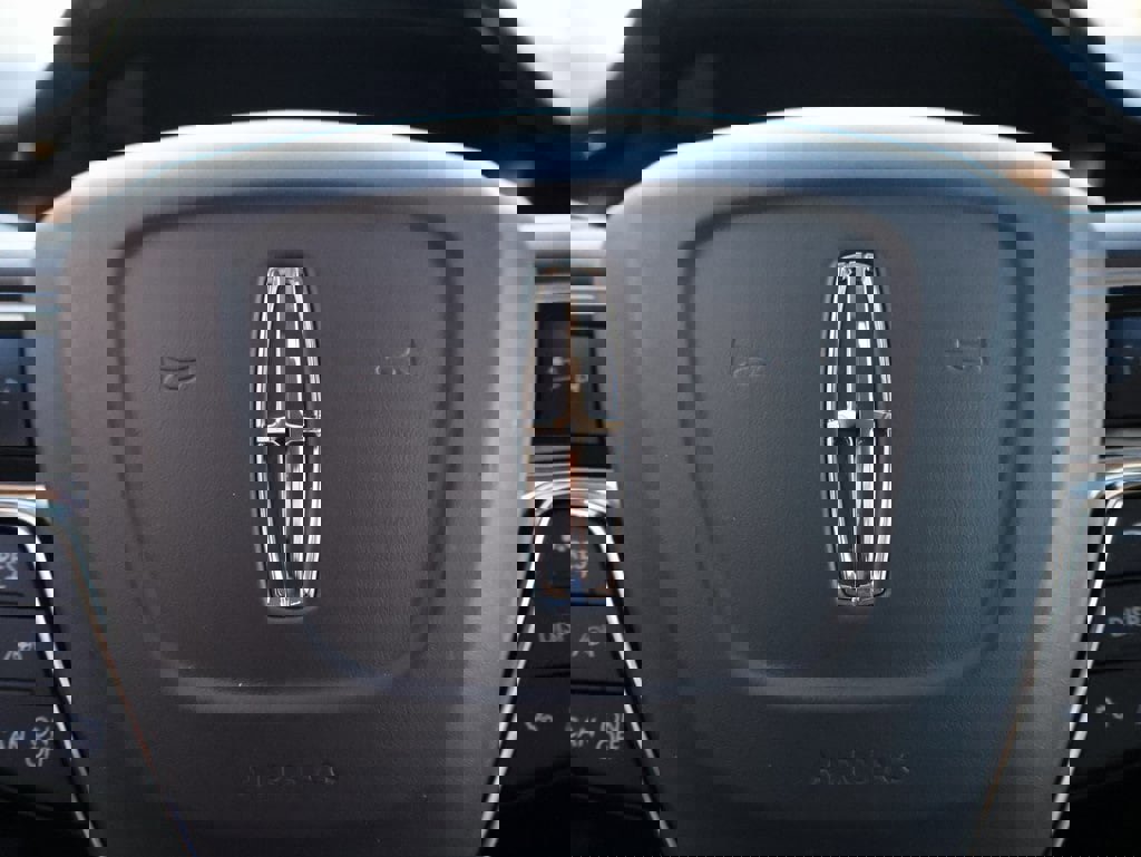 Used 2023 Lincoln Nautilus Reserve w/ Equipment Group 201A image 29