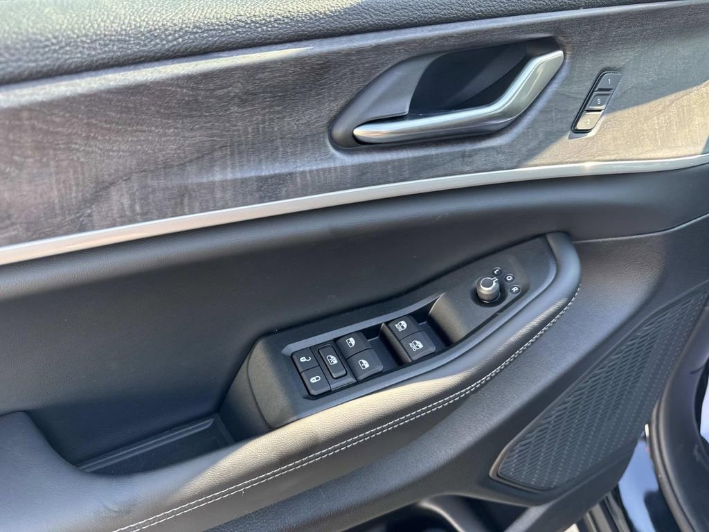 New 2025 Jeep Grand Cherokee Limited w/ Black Appearance Package image 36