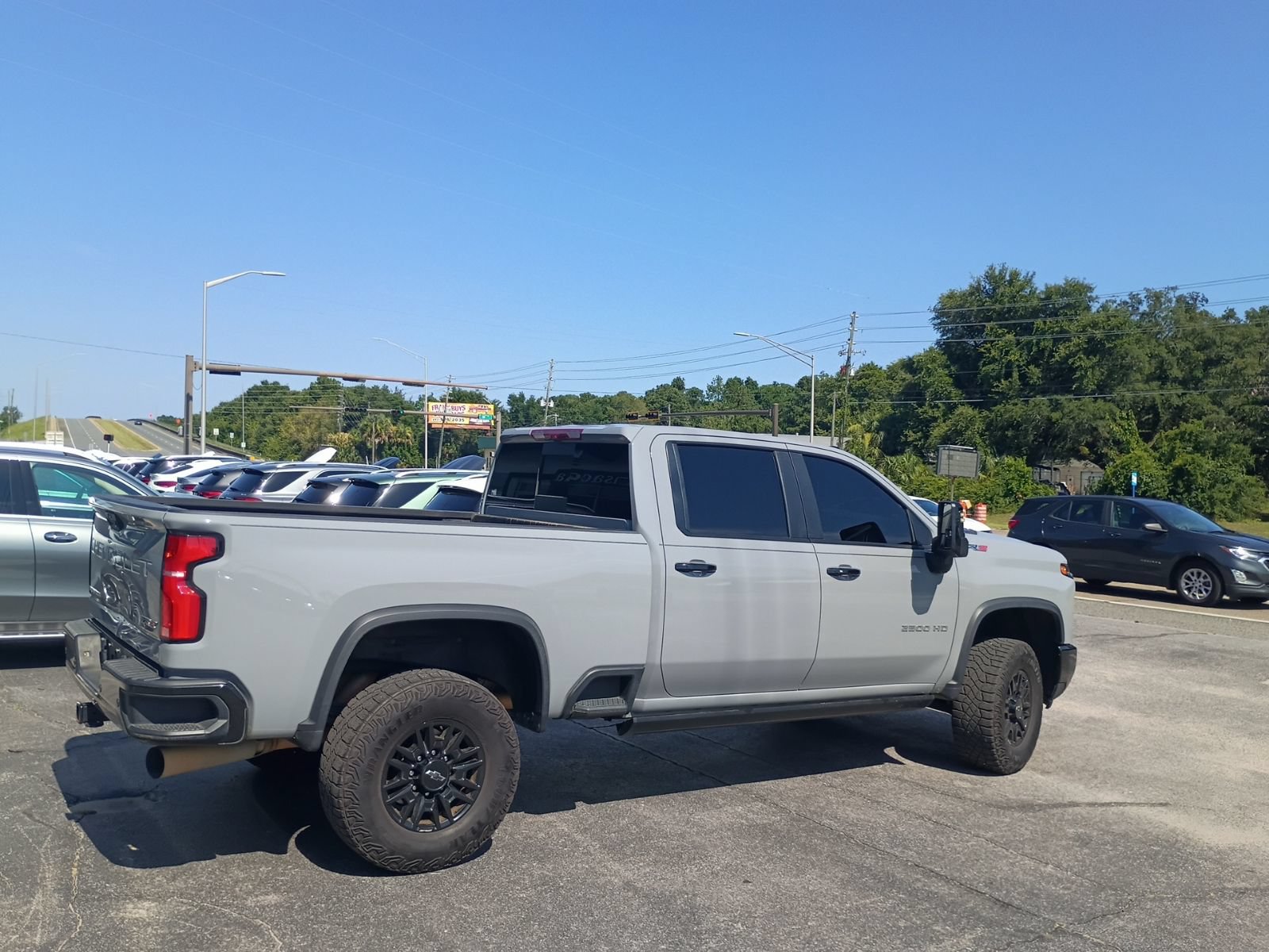 Used 2025 Chevrolet Silverado 2500 ZR2 w/ Technology Package AWD/4WD image 4