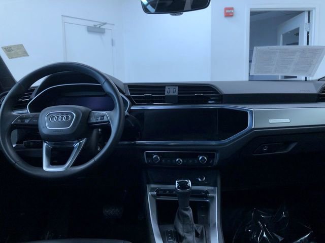 Used 2025 Audi Q3 2.0T Premium image 17