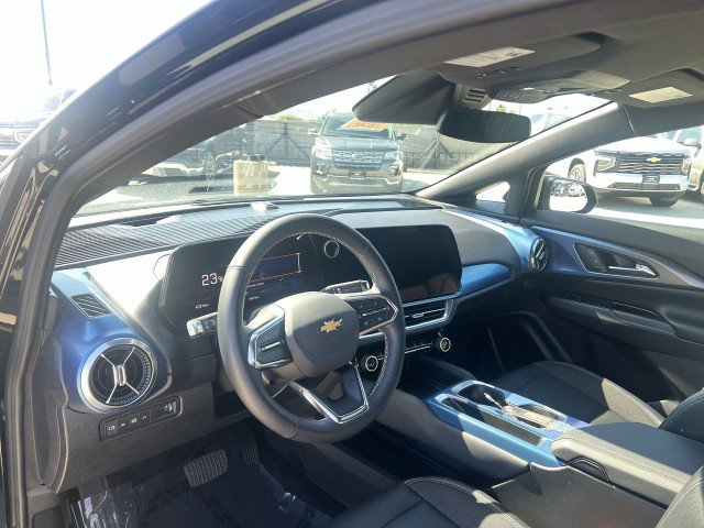Used 2025 Chevrolet Equinox EV LT w/ Convenience Package image 10