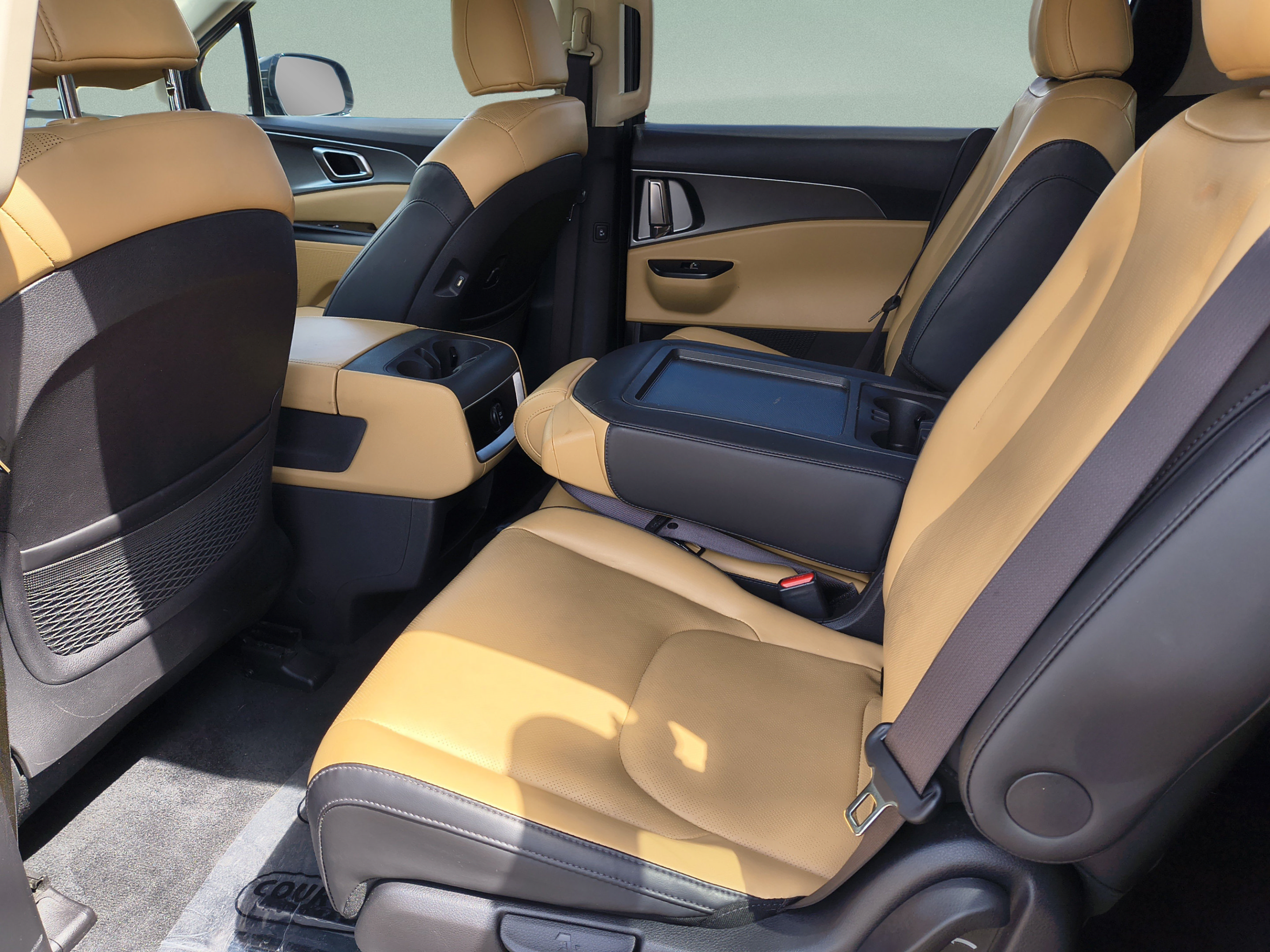 Used 2023 Kia Carnival LX FWD image 15
