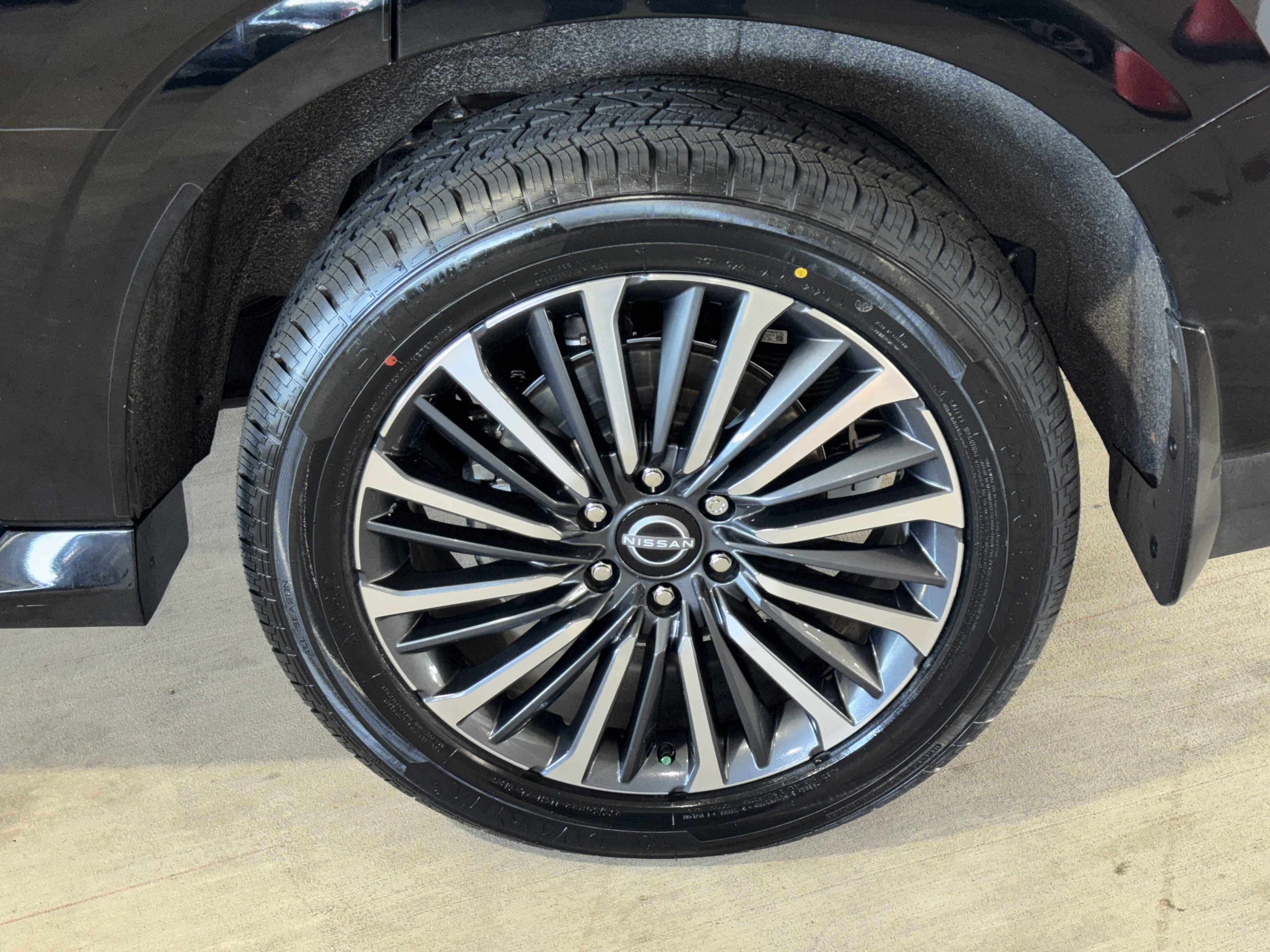 Used 2025 Nissan Armada Platinum Reserve RWD image 39