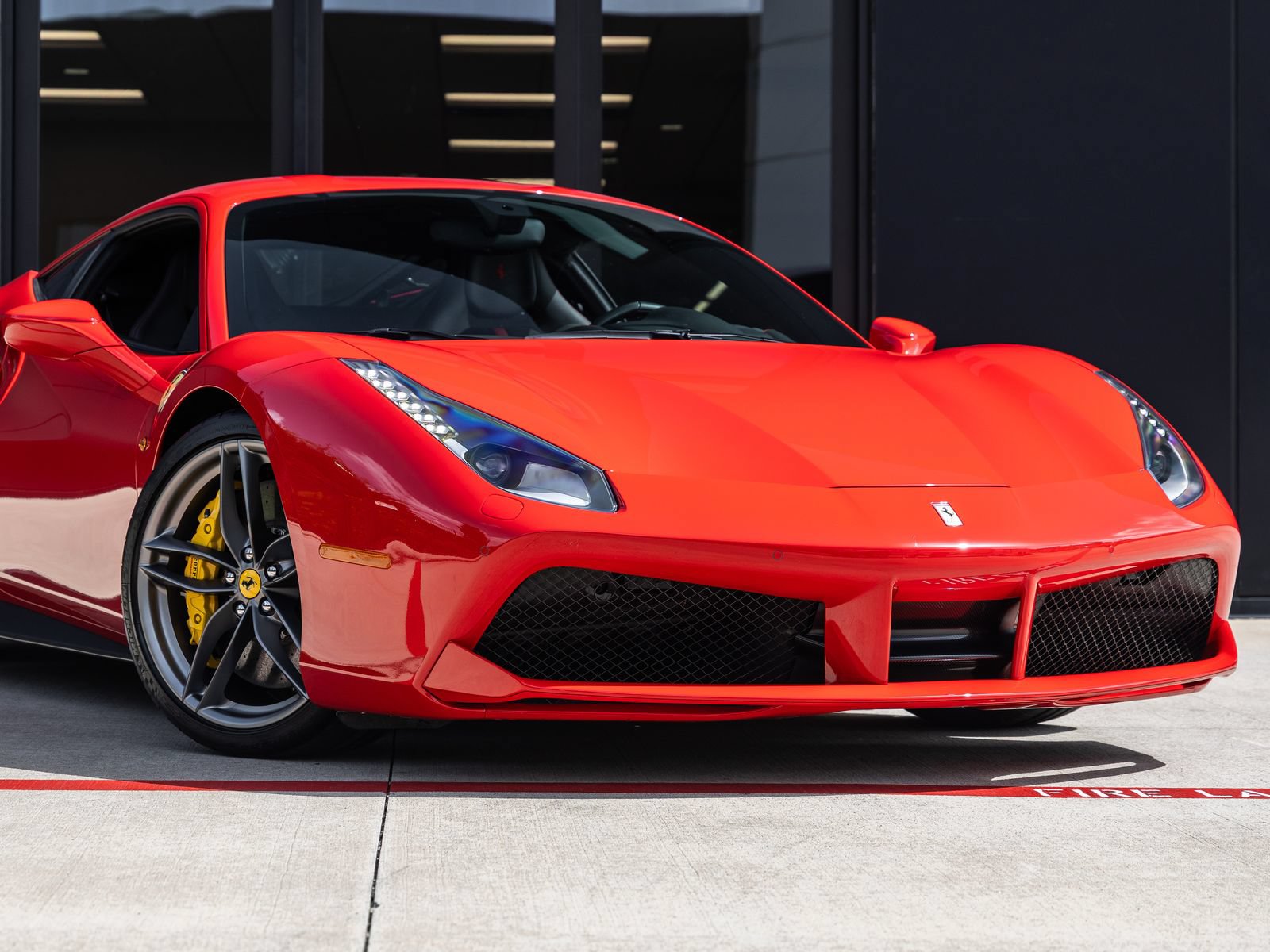 Used 2017 Ferrari 488 GTB RWD image 6