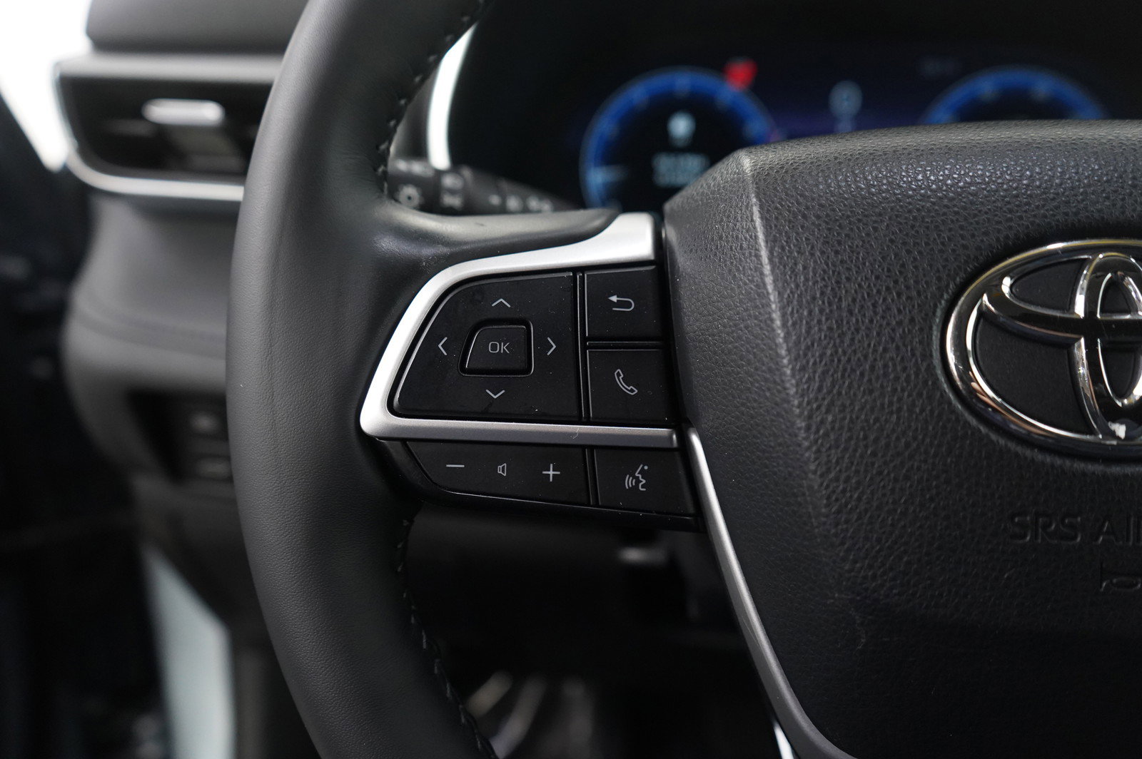 Used 2024 Toyota Highlander Platinum image 16