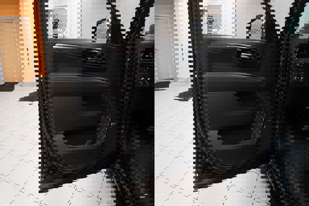 New 2025 Chevrolet Suburban Premier image 6